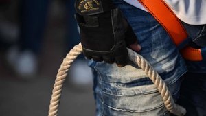 Al Khaleej: египтянин установил рекорд, сдвинув зубами 700-тонное судно