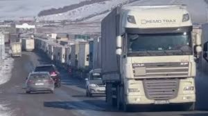 На контрольно-пропускном пункте между Россией и Казахстаном образовались очереди из тысяч грузовиков