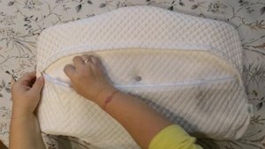 подушка с наволочкой