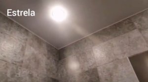 Натяжной потолок в ванную