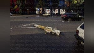 ‼️🇺🇦🏴☠️ Обломки ракет вражеских систем ПВО лежат посреди улиц Киева