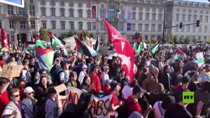 احتشاد عشرات الآلاف في شوارع برلين مطالبين بإنهاء الحرب على غزة