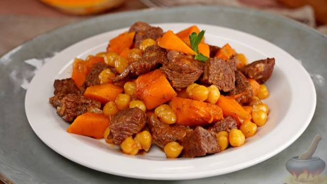 Мясо, тыква и нут сытность несут. ГОВЯДИНА, ТУШЕННАЯ С НУТОМ И ТЫКВОЙ