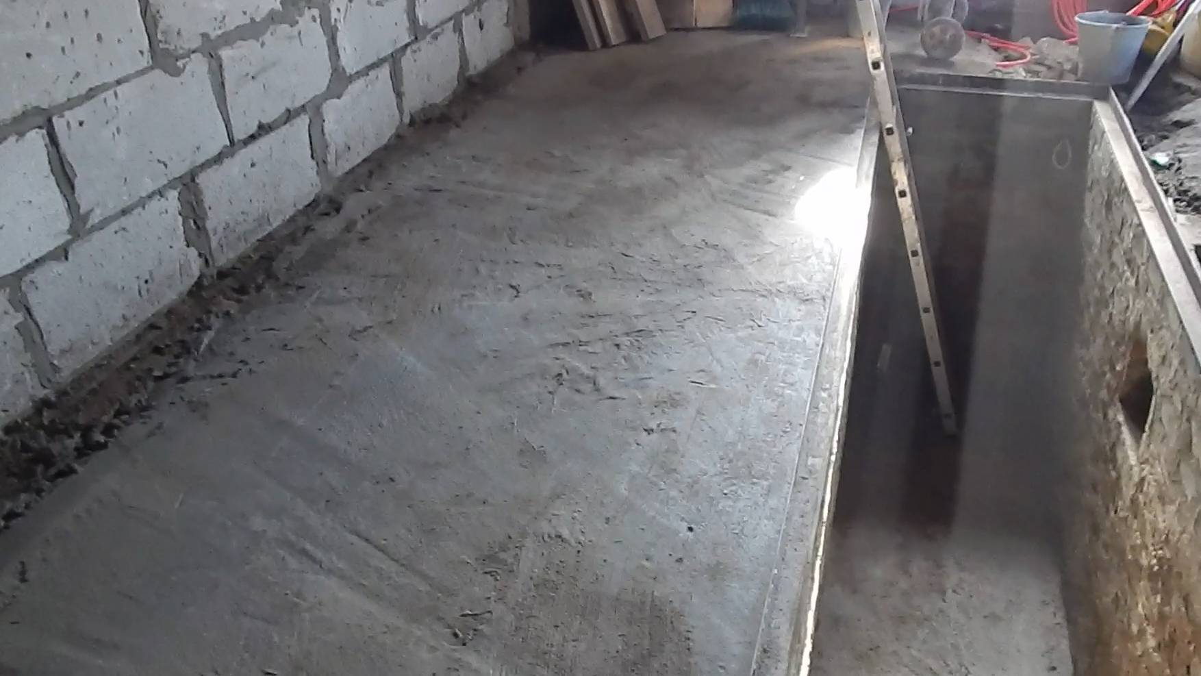 Заливка пола в гараже своими руками.