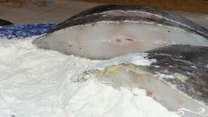 Линь в сметанном соусе