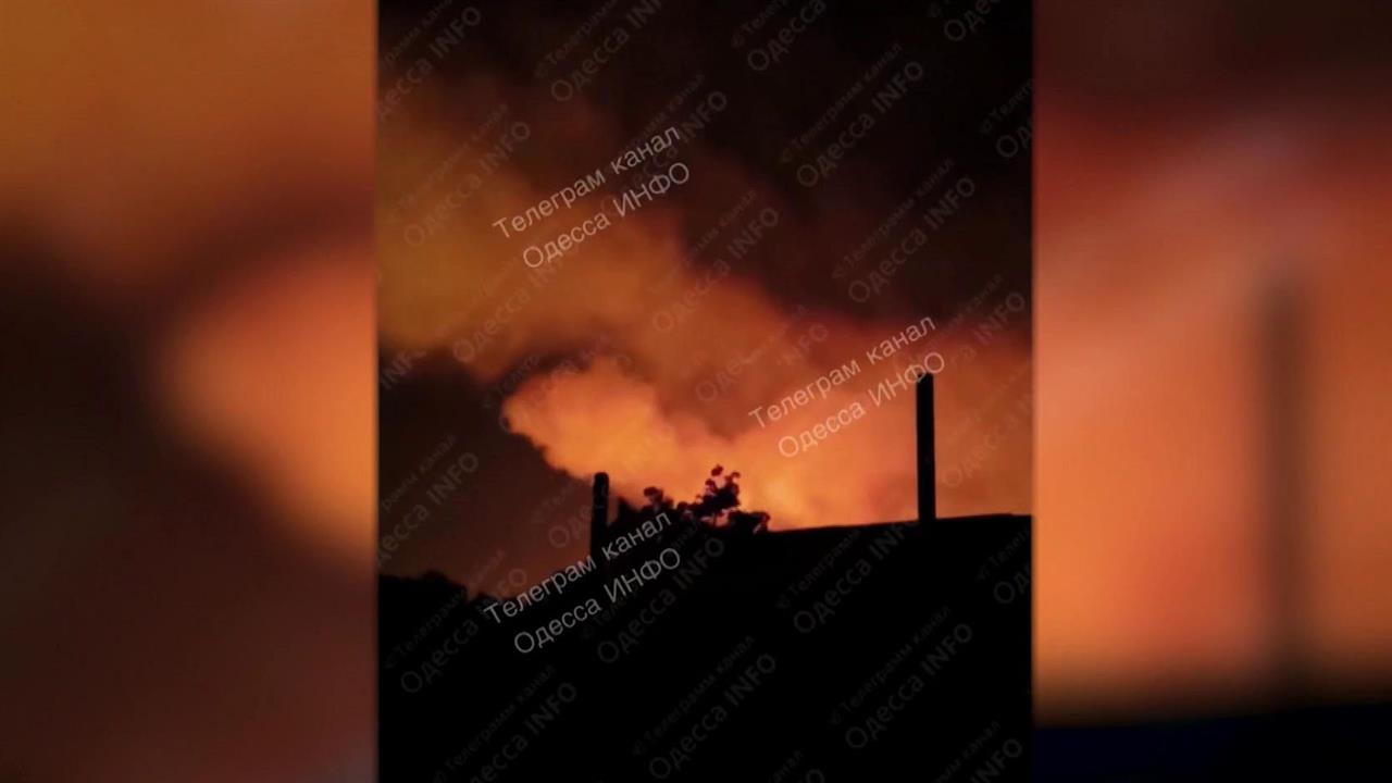 Десятки крылатых ракет и множество "Гераней" бьют по военным объектам на Украине