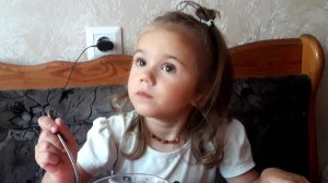 Стихи про паучка и носик читает трёхлетняя Евочка.