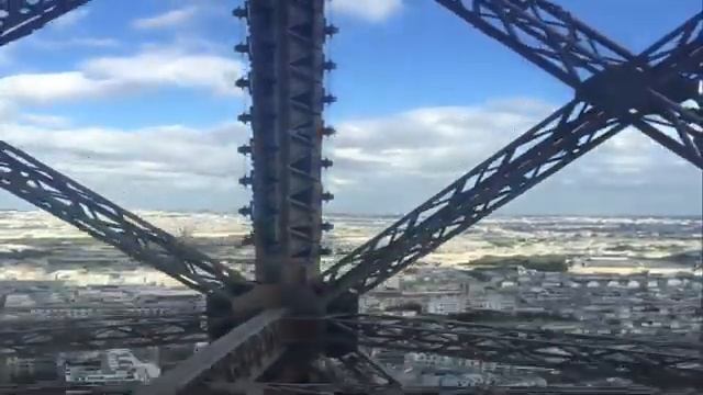 Пикник - И лeтaeт гoлoва то ввeрх, то вниз