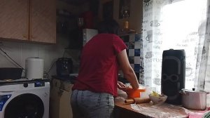 у мамы на кухне так хорошо♥️ пирожки жарим ,болтаем