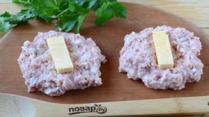 Котлеты под шубой с помидорами и сыром