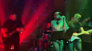 Дают концерт сестры, муж Кирилл