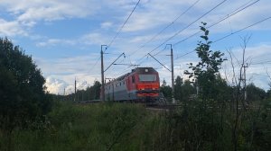 2ЭС6-698 с грузовым составом следует по о.п. 211 км.