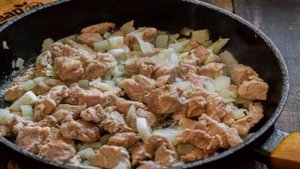 Мясное рагу с бананами