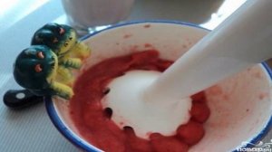 Клубника с бананом и мороженым