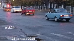 Нестареющая "классика" в центре Ульяновска. Выставка ретро автомобилей. Ульяновск, Соборная площадь