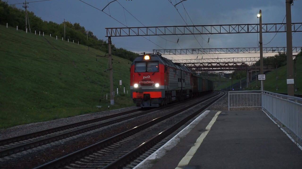 Тепловоз 2ТЭ25КМ-0419. Тяжко на подъёме.