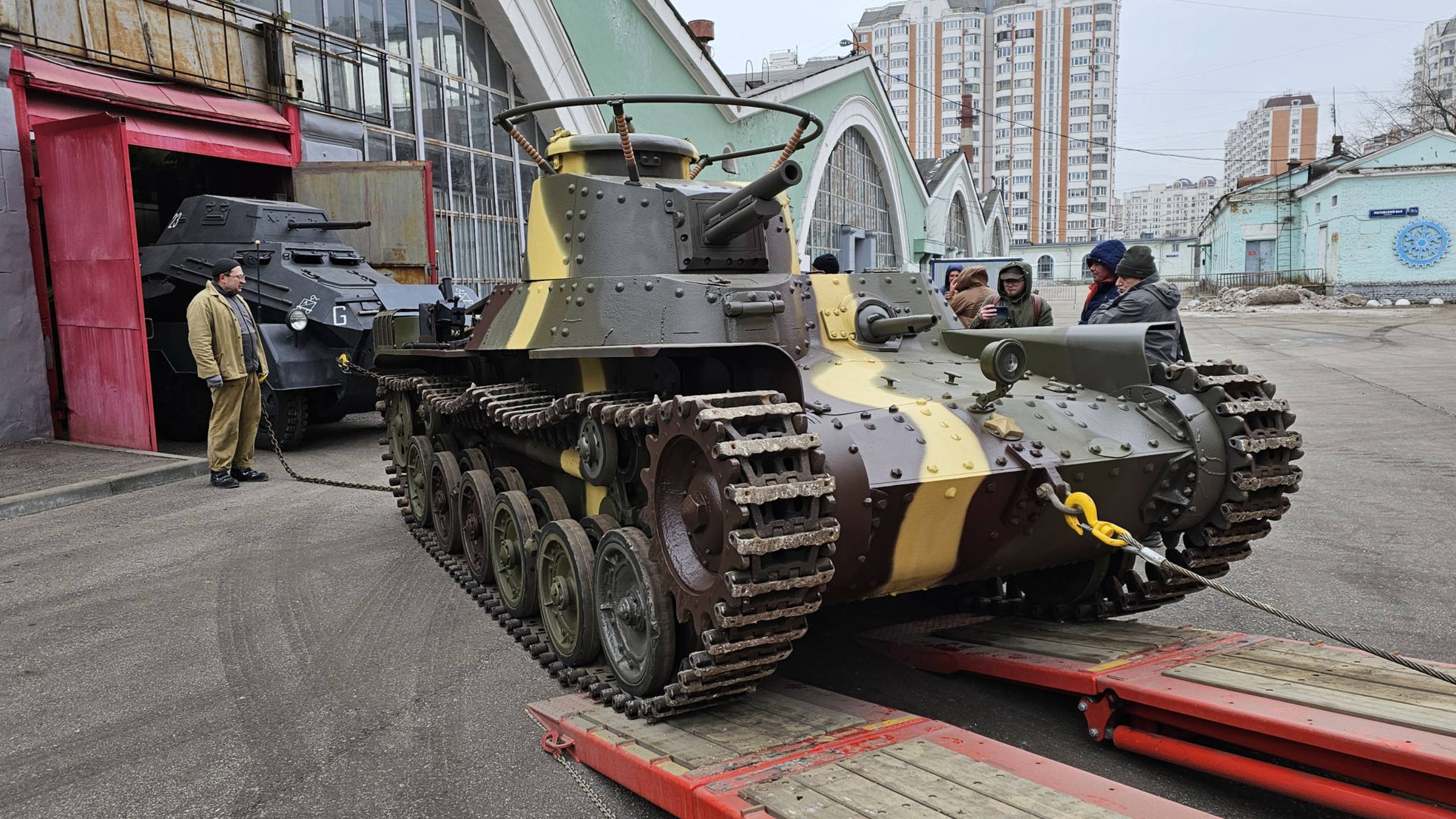 Затаскивание японского среднего танка Тип 97 Чи-Ха на выставку "Моторы Войны", 8 февраля 2025 смотреть онлайн