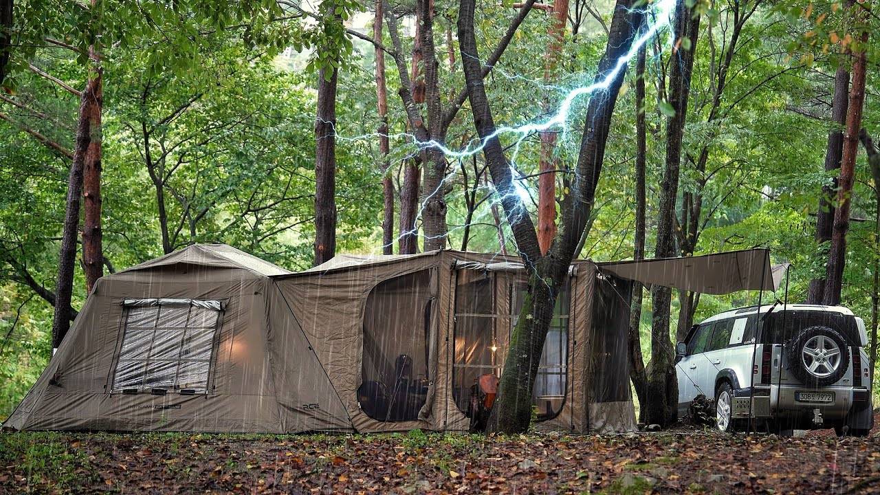КЕМПИНГ В СИЛЬНЫЙ ДОЖДЬ ⛈️ НОВАЯ НАДУВНАЯ ПАЛАТКА С БАЛКОНОМ смотреть онлайн