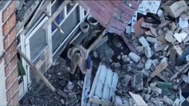 После освобождения населённого пункта в тёмное время суток беспилотник провёл разведку местности. смотреть онлайн