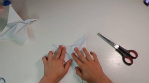 птица умеющая махать крыльями из бумаги