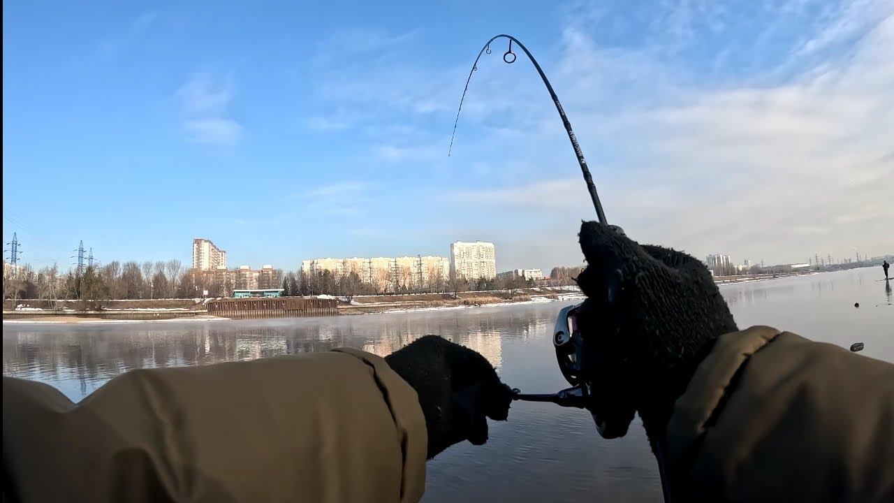 Туса 23 Февраля. Вываживание забагренного судака и пара поклевок. смотреть онлайн