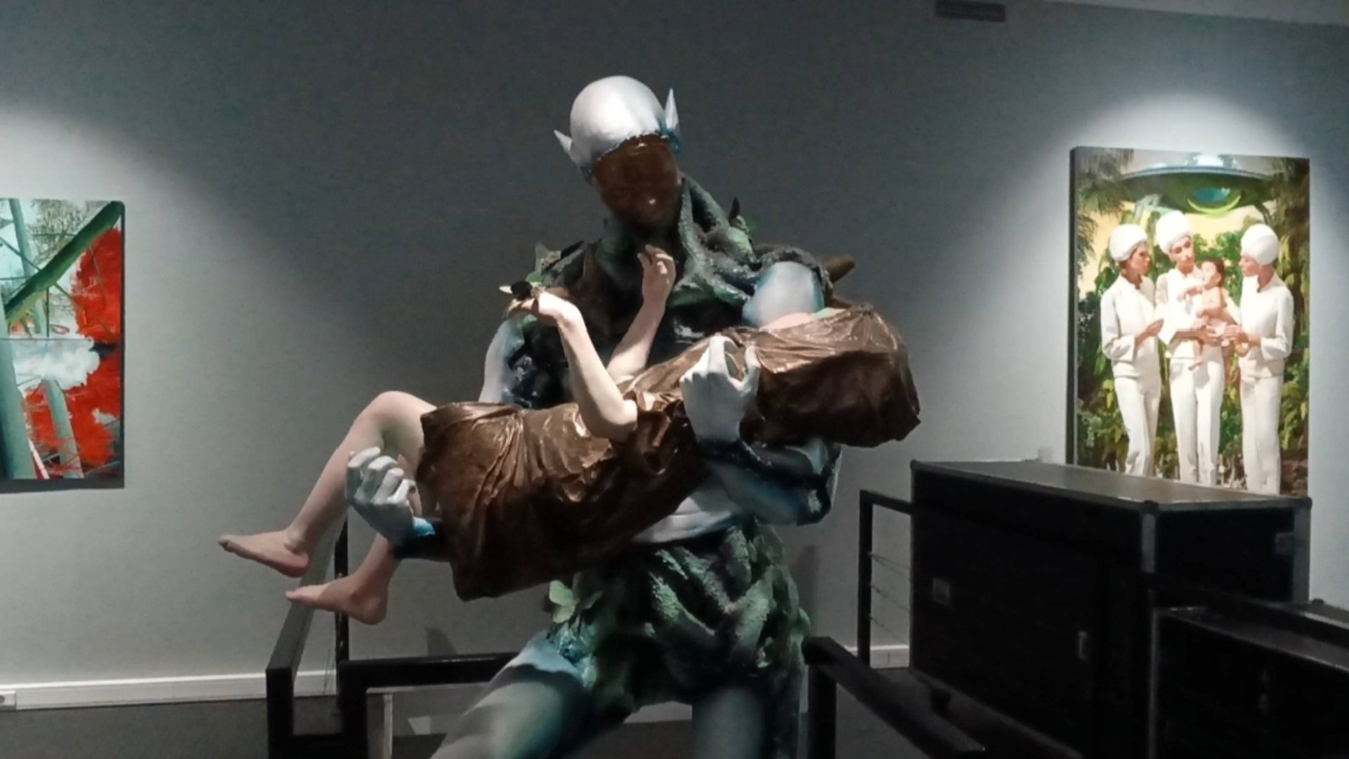 Прогулки по Москве. Групповая выставка "Параферналия" в галерее "Триумф" смотреть онлайн