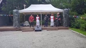 За лесом солнце воссияло