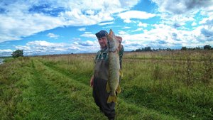 ОСТОРОЖНО МНОГО ЩУКИ. BIG FISH ЩУКА ДАЛА ЖАРУ. ОТДЫХАЮЩИЕ В ШОКЕ. РЫБАЛКА НА МЕЛКОВОДЬЕ.