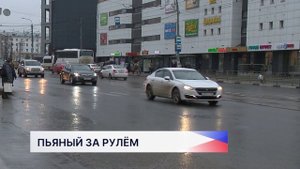 Автомобиль с людьми улетел с моста