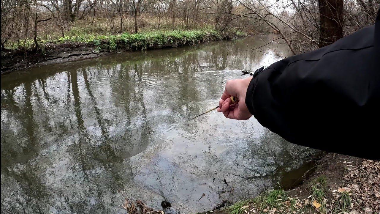 Ловля Уклейки на Поплавок В Нефтяных Пятнах Речки "Лихоборка" смотреть онлайн