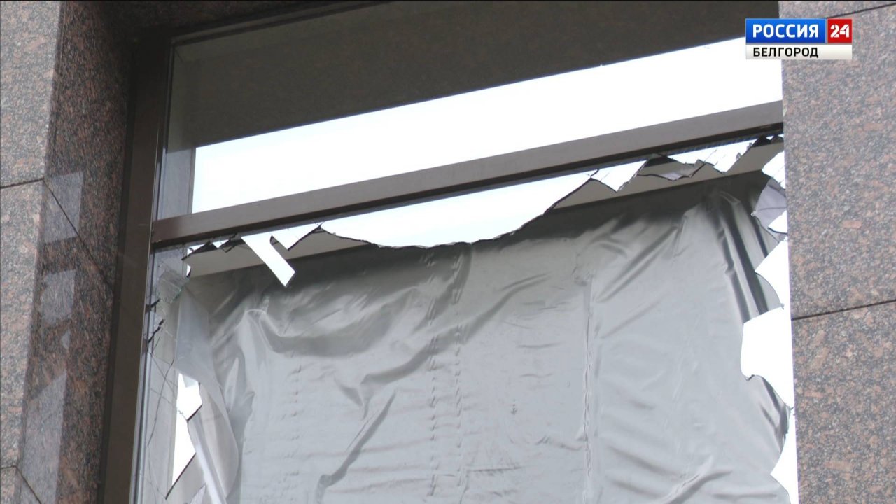 В Белгороде устраняют последствия ракетных обстрелов