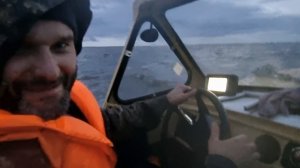 Выдвинулись, как только стих шторм, который стронул первую волну гусей и уток.