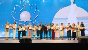 Кравцов и Кондратьев наградили лауреатов конкурса «Воспитатель года России»