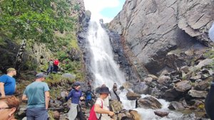 Алтай 2025. День 3. Водопад Чул Оозы, камень Шамана, песни под гитару.