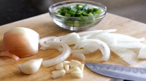 Кусочки курицы в сливочном соусе