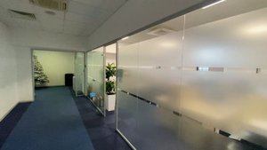 Стеклянные перегородки Crystal звукоизоляционные для Calisto Holding левое крыло здания