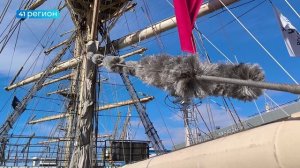 ЖИТЕЛИ И ГОСТИ КАМЧАТКИ ПОБЫВАЛИ НА ЛЕГЕНДАРНОМ УЧЕБНОМ ПАРУСНИКЕ «НАДЕЖДА» • НОВОСТИ КАМЧАТКИ