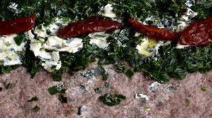 Мясной рулет со шпинатом