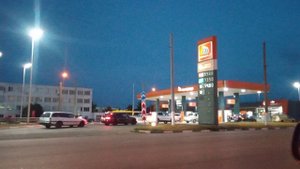ОЧЕРЕДИ НА ЗАПРАВКАХ. 1500 РУБЛЕЙ В ОДИН БАК. КРЫМ. КЕРЧЬ. 2025. В КАНИСТРЫ НЕ ЛЬЮТ.