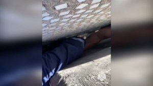 В Кызыле ребёнок застрял в проёме между домами