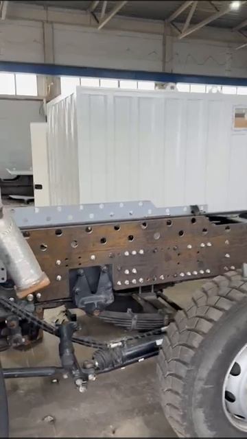 Готовим шасси FAW 8х4 под установку КМУ... смотреть онлайн