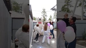 Поздравление от белого мишки в Оренбурге .mp4