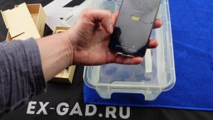 Проверка для клиента ExGad водостойкости MOTOROLA THINKPHONE - экран работает с мокрыми руками.