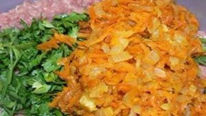 Мясной рулет с перепелиными яйцами