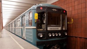 поездка на метро вагон НОМЕРНОЙ ..КАЛУЖСКАЯ ЛИНИЯ