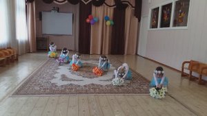 Танцевальный ансамбль "Страна чудес", танец с цветами, 2019  г. МАДОУ №4 "Золотая рыбка"