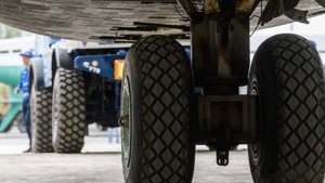 Мертвого безбилетника нашли в отсеке шасси самолета в США