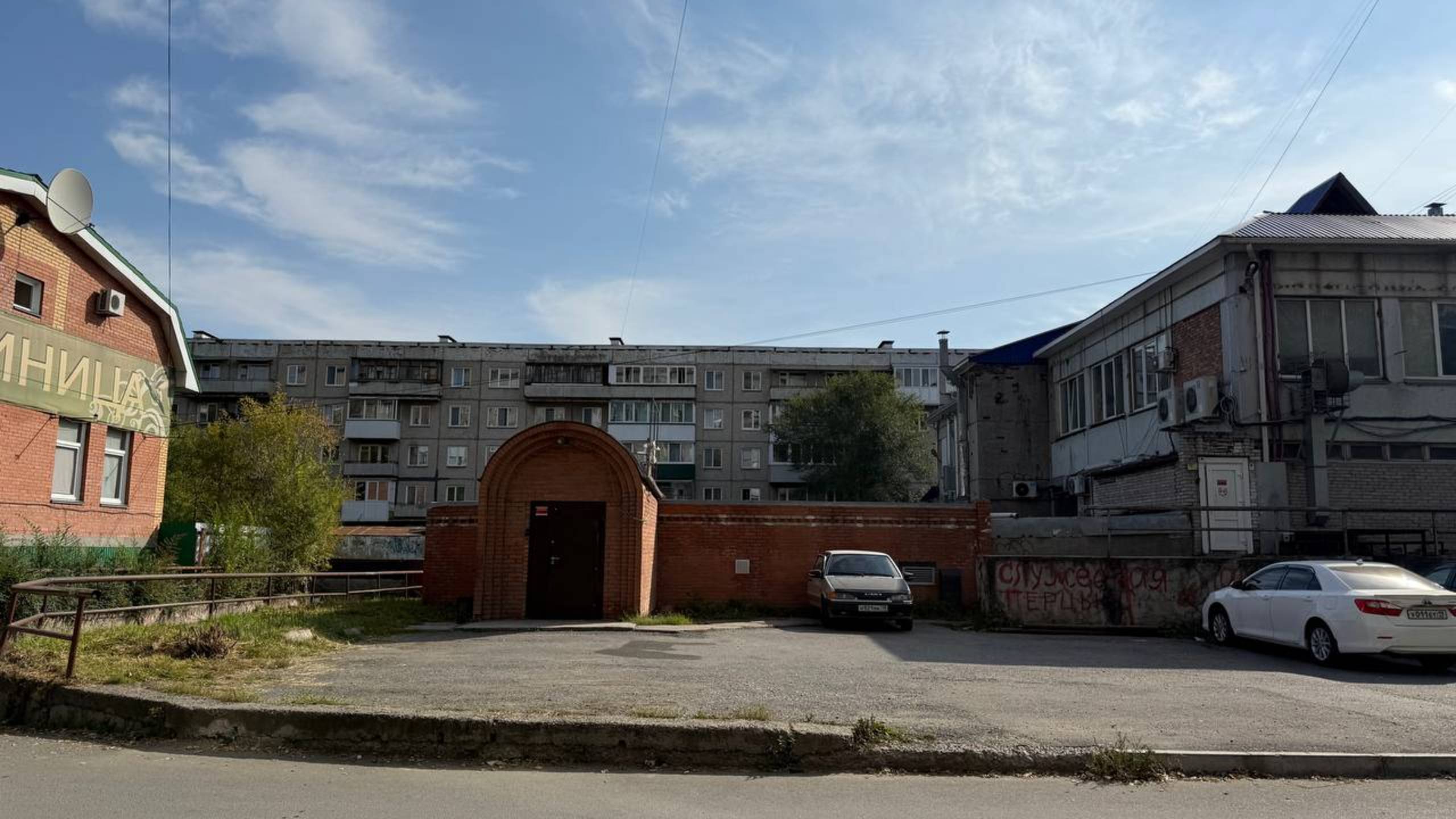 Сдам офисную площадь 238,5 м2.Адрес г. Абакан пр. Др. Народов д. 16 стр. 1