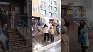 Поздравление от белого мишки и Лабубы в Оренбурге .mp4