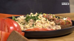 Готовим с Дикраном. Фарш с яйцом на сковороде и брускетта с творожным сыром